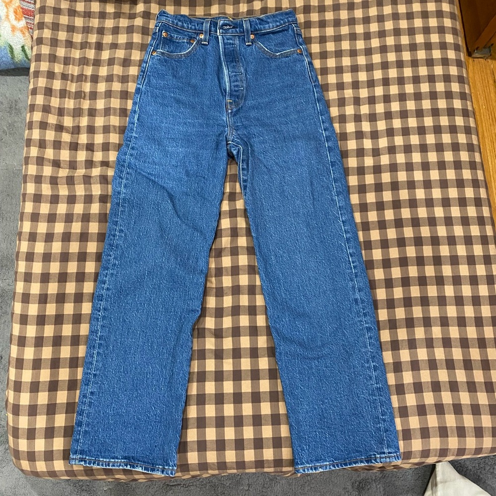 Levi’s ribcage straight ankle jeans 25